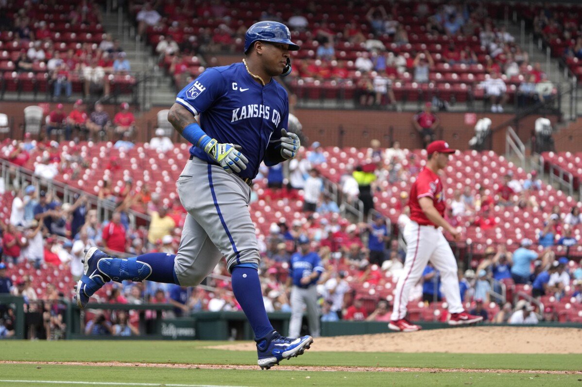 Salvador Perez  นำ ทีม Royals  ชนะ Cardinals  6-4  ในเกมเปิดแบบสองรุ่น